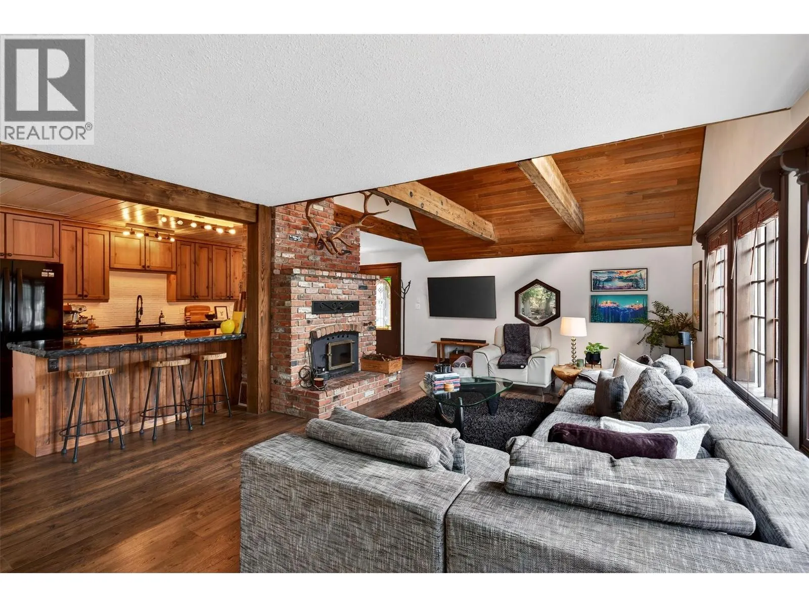 3025 Camozzi Road