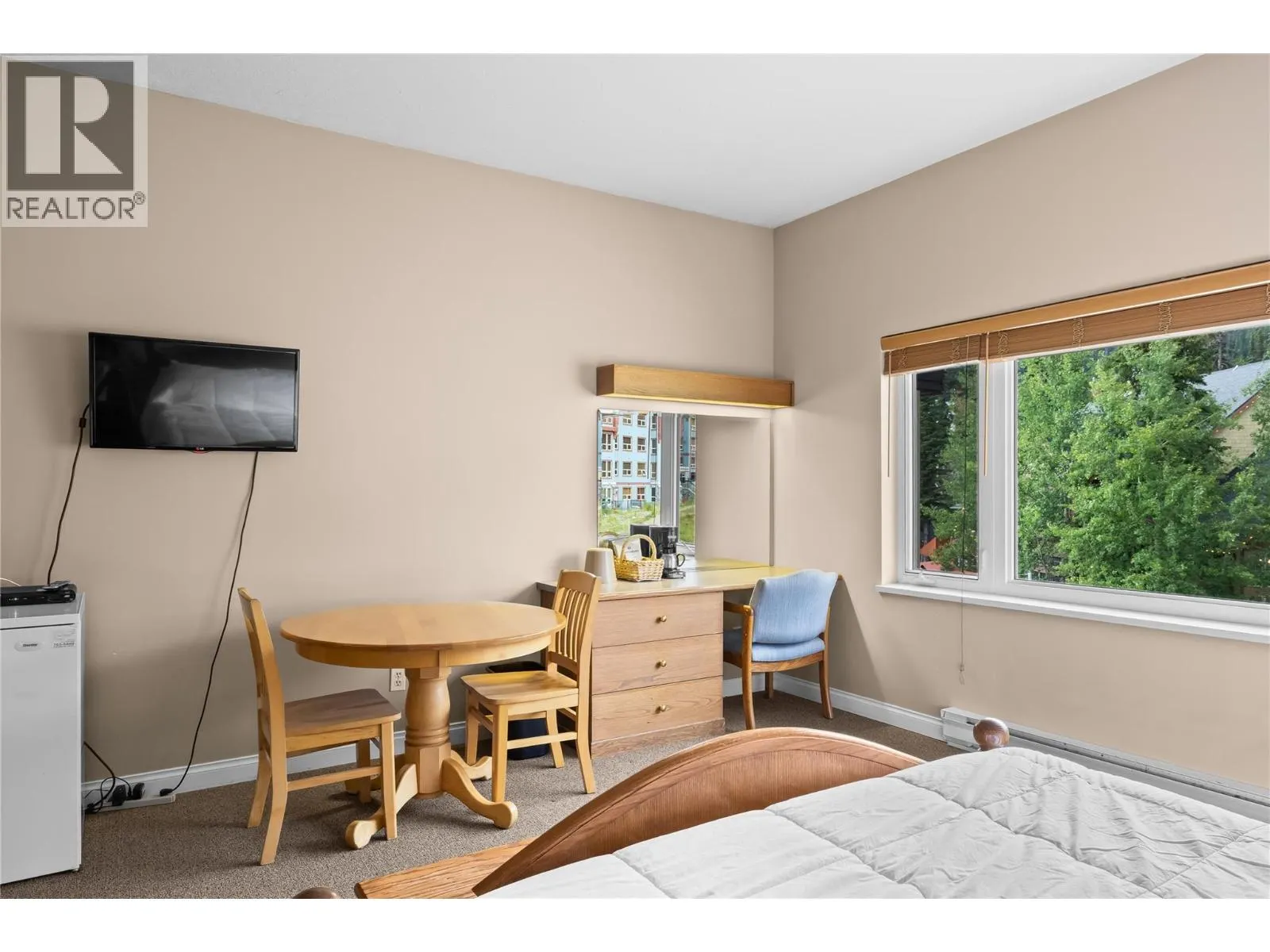 5275 Big White Road Unit# 301