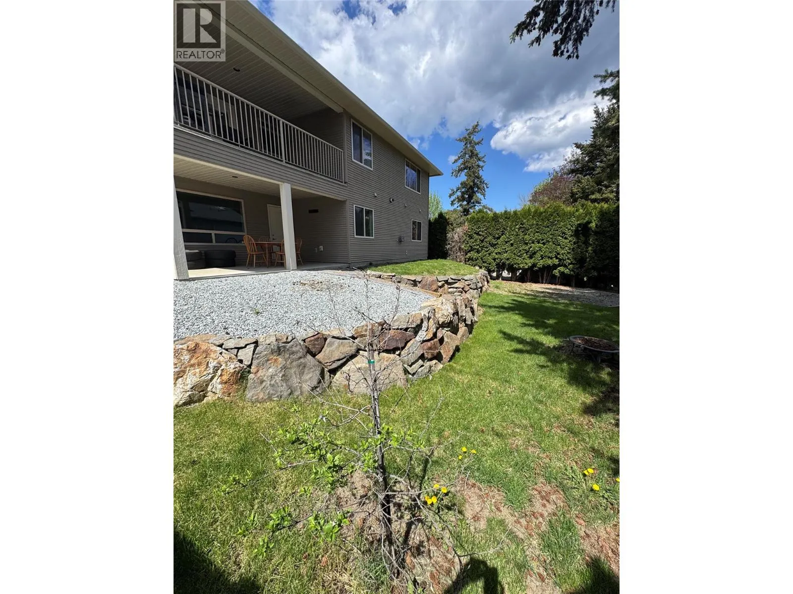 2049 Skyview Crescent