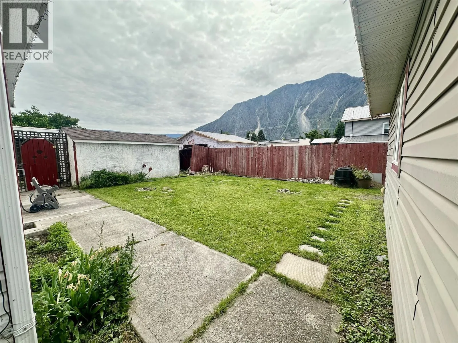 411 6th Avenue