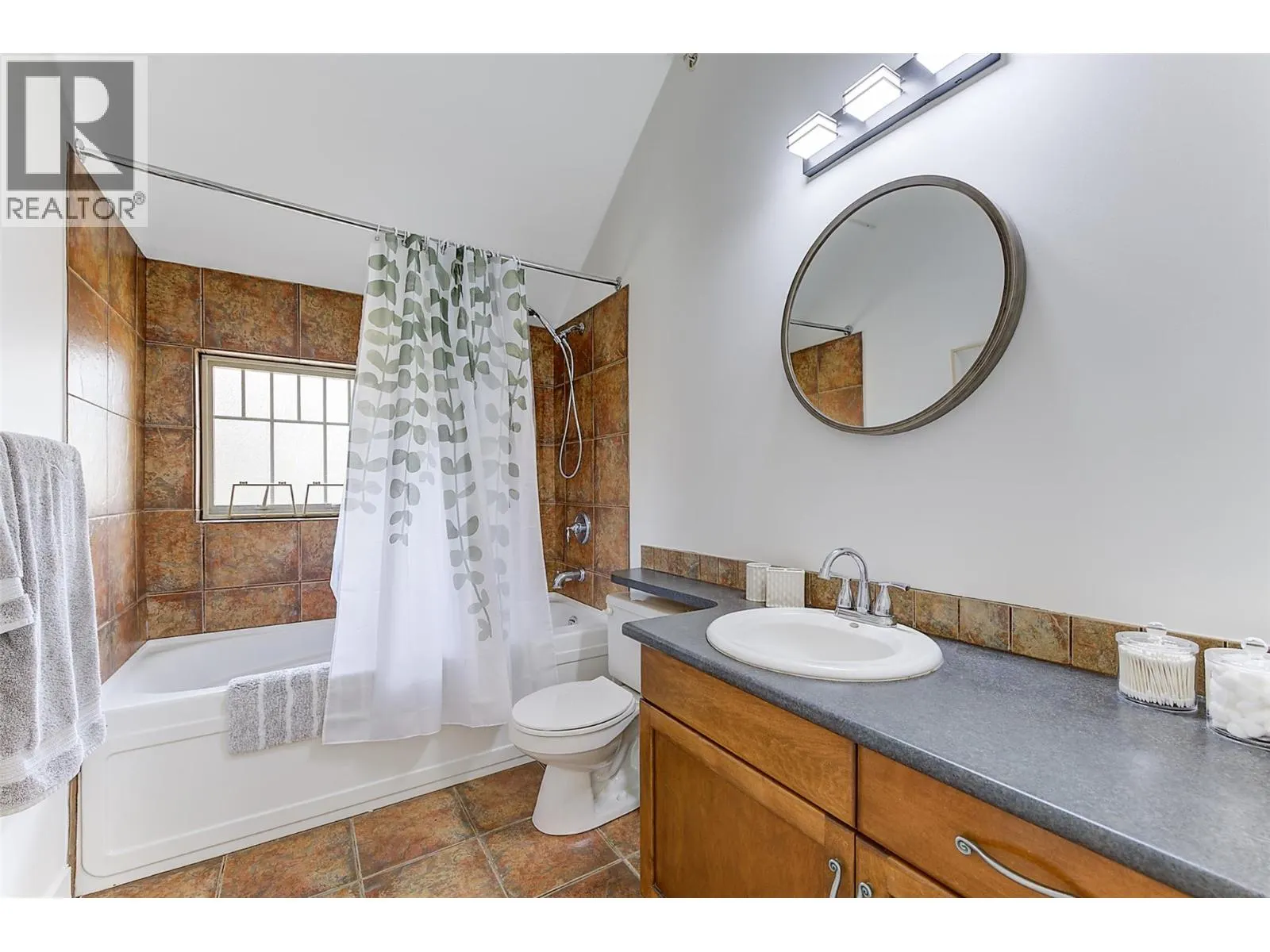1795 Country Club Drive Unit# 204