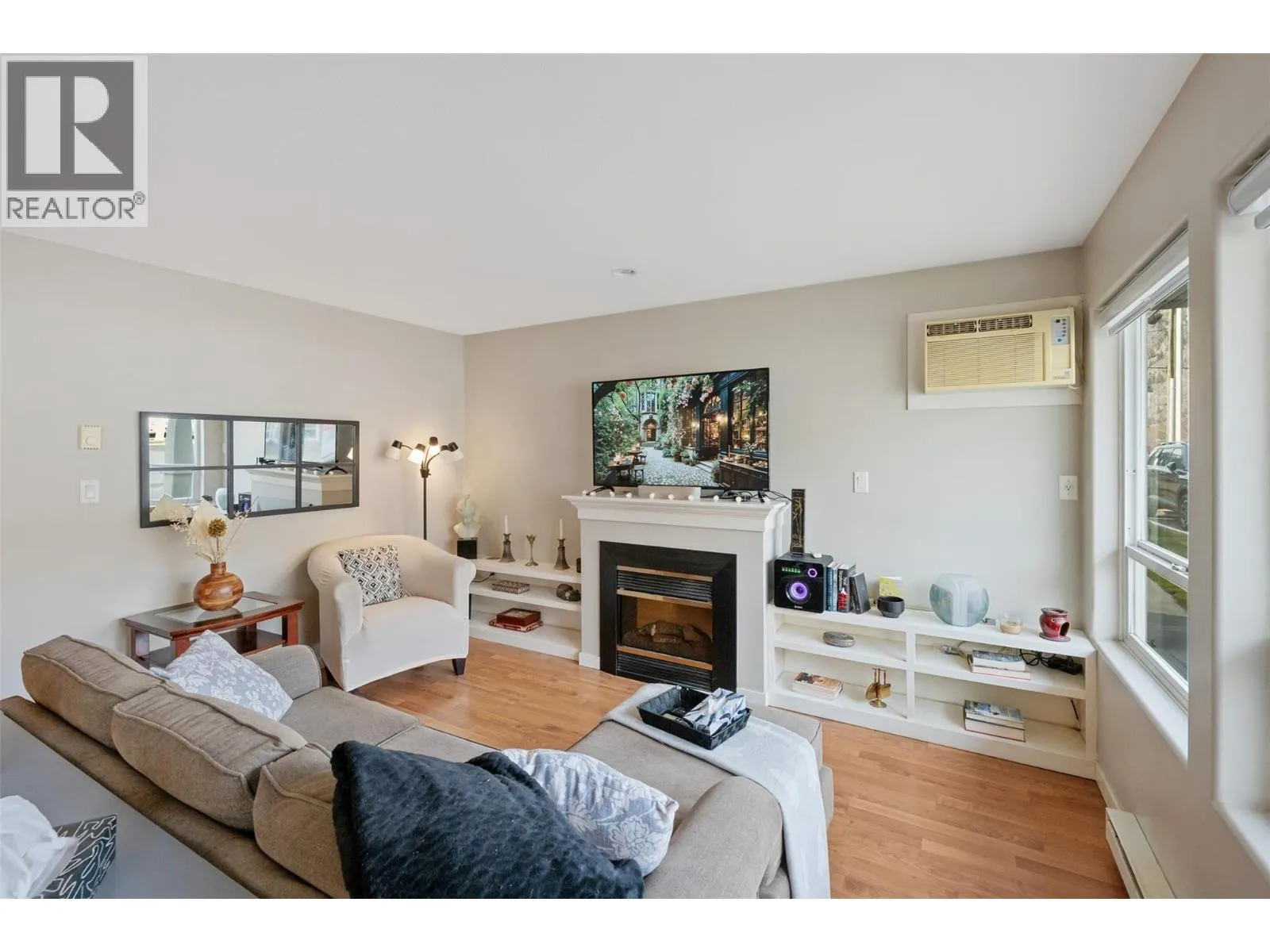 601 9th Street Unit# 8