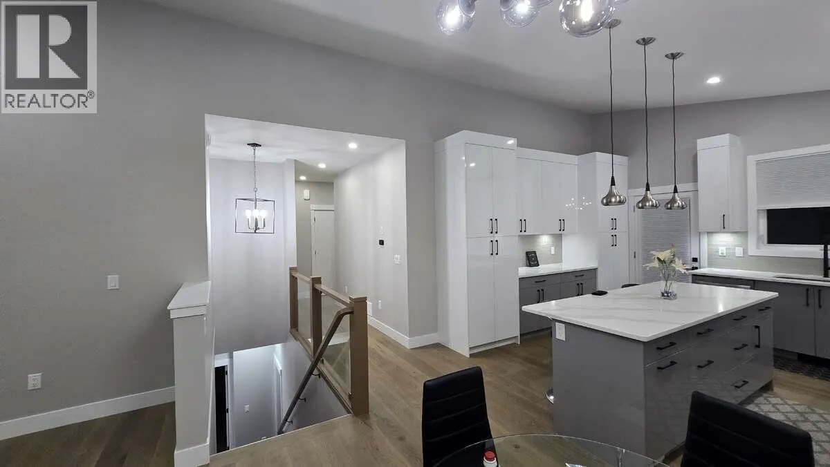 2852 Canyon Crest Drive