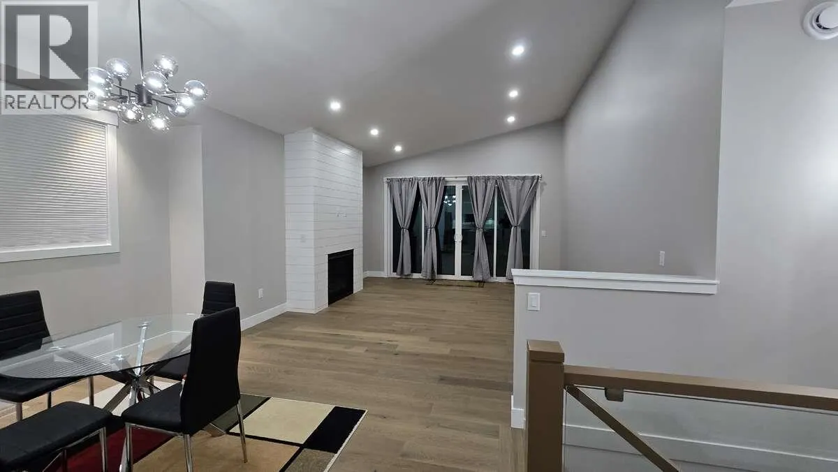 2852 Canyon Crest Drive