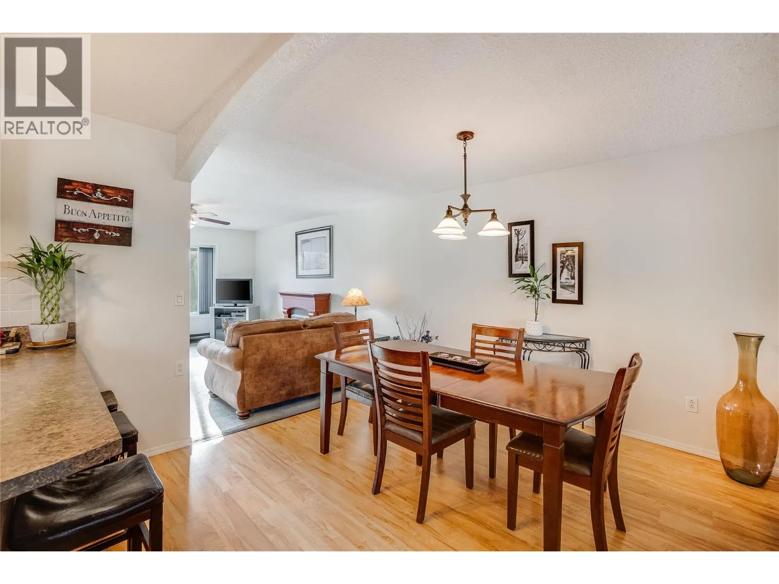 716 Lynnwood Crescent