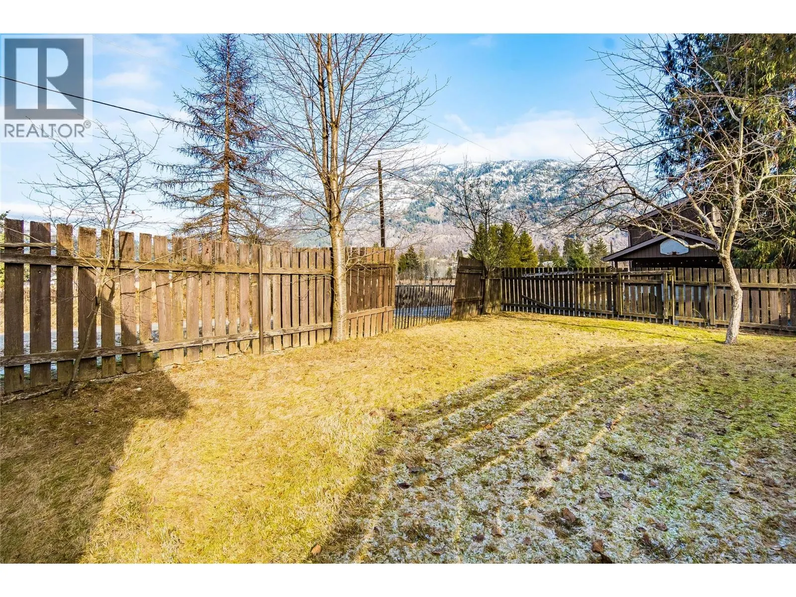 716 Lynnwood Crescent