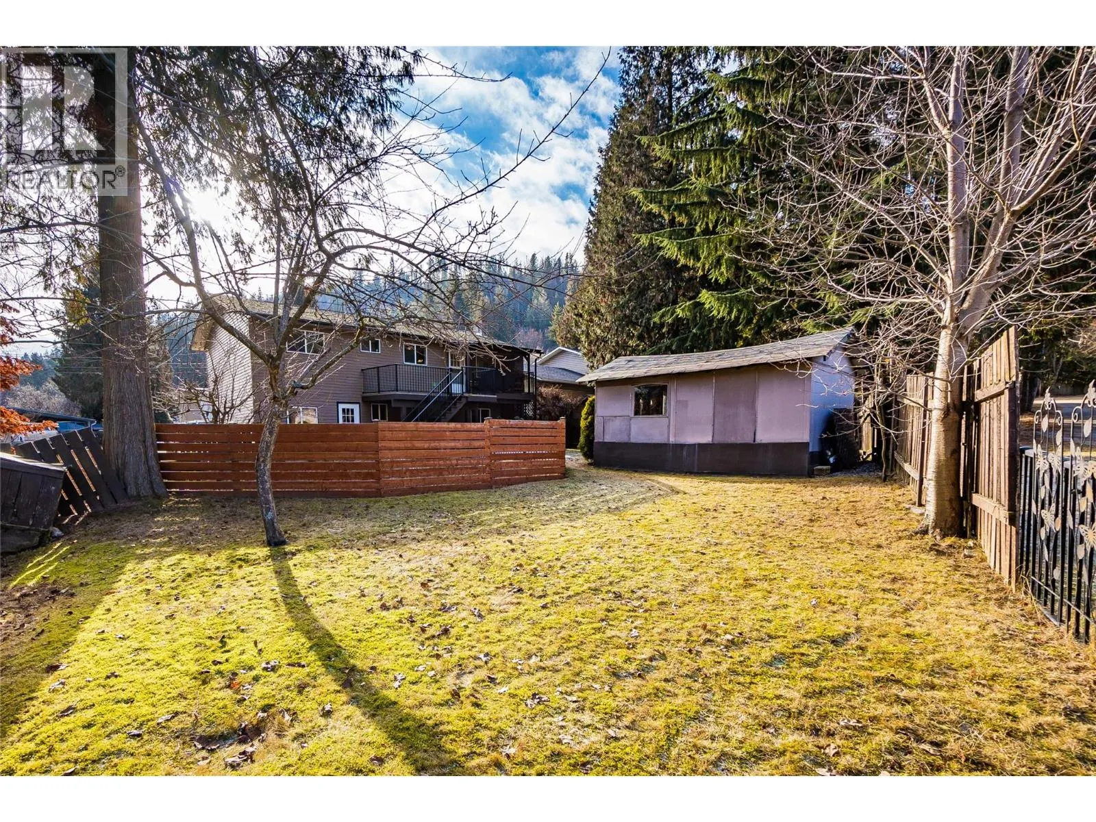716 Lynnwood Crescent