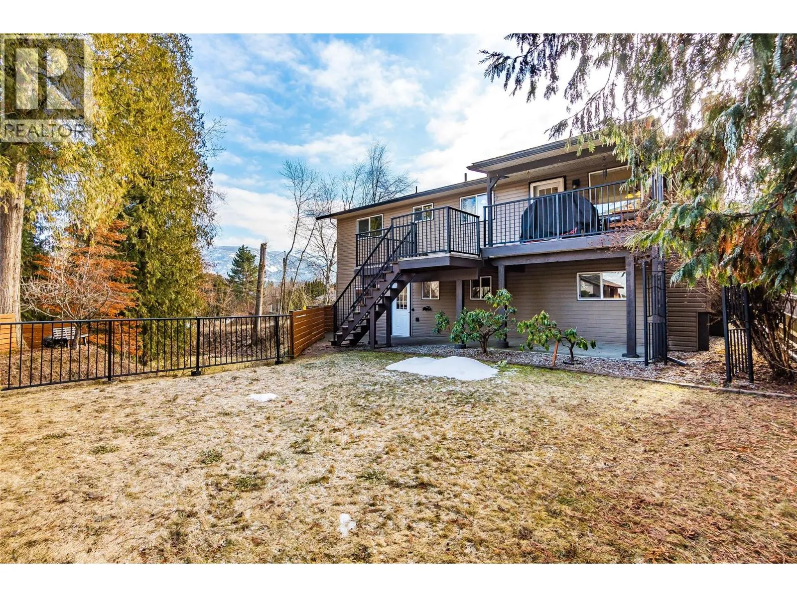 716 Lynnwood Crescent