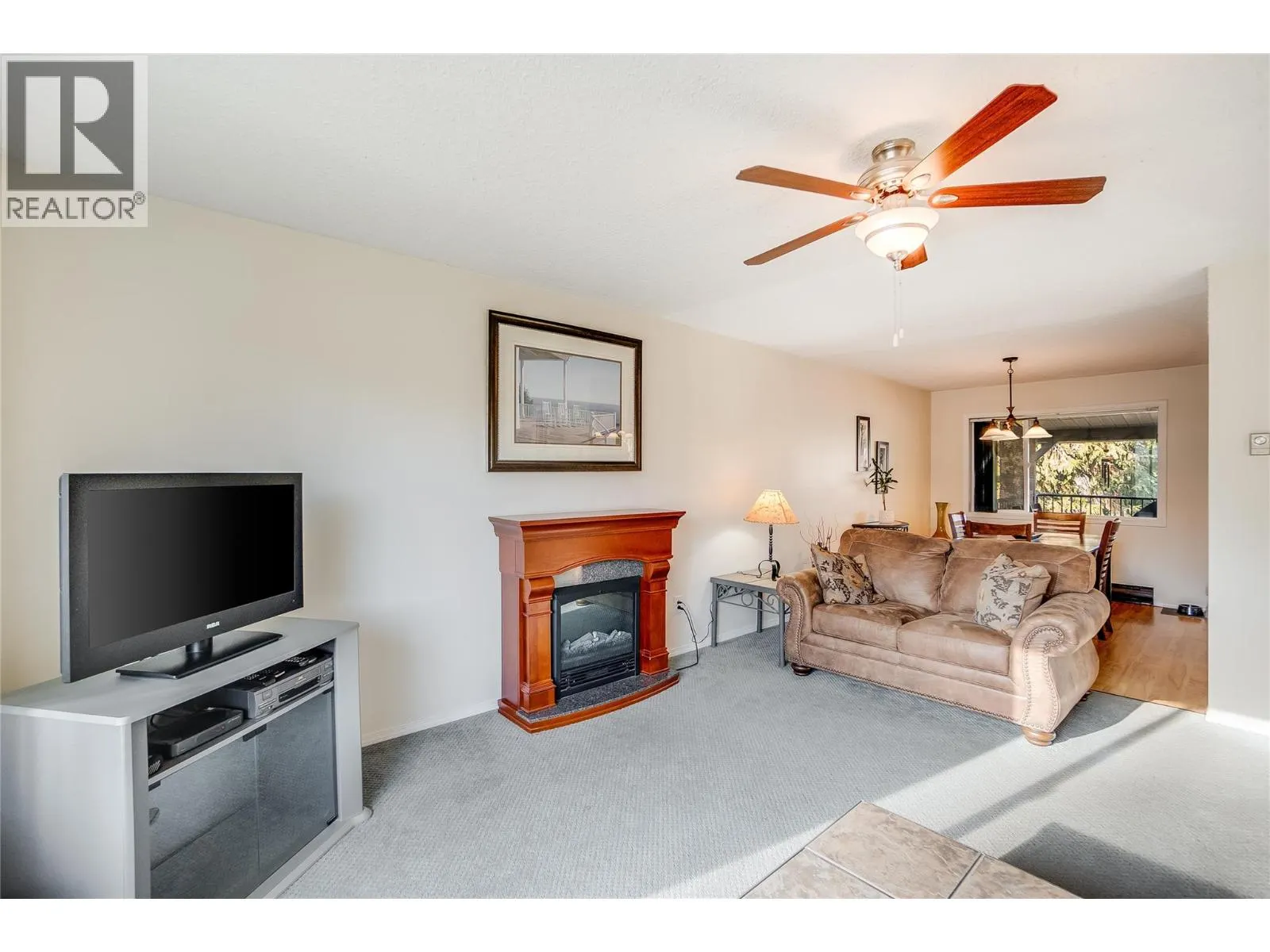 716 Lynnwood Crescent
