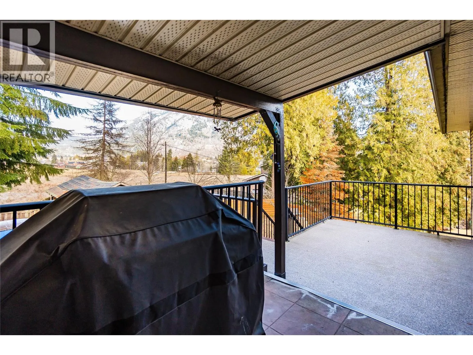 716 Lynnwood Crescent
