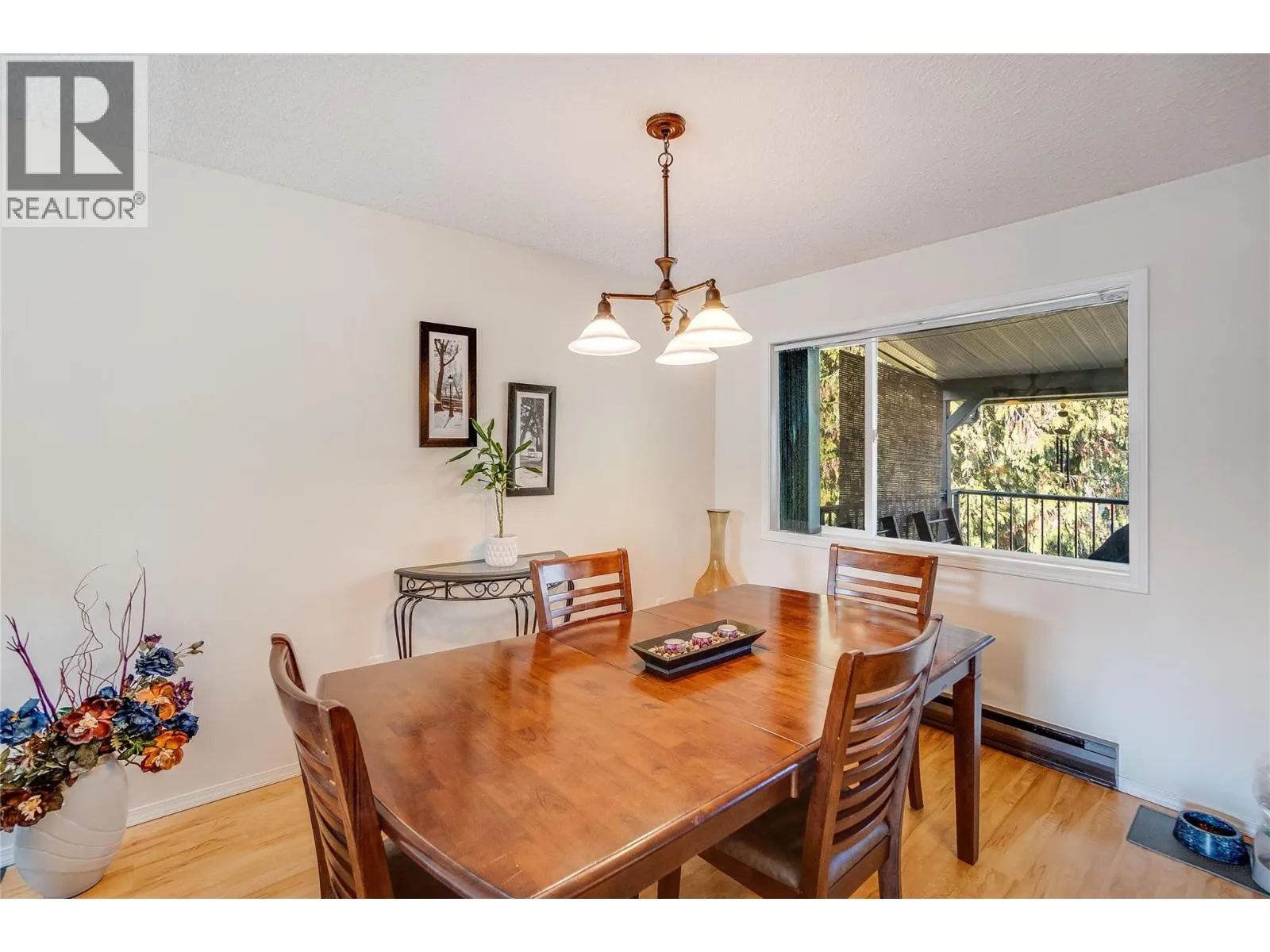 716 Lynnwood Crescent