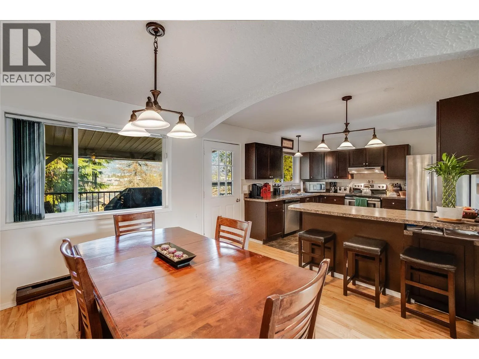 716 Lynnwood Crescent