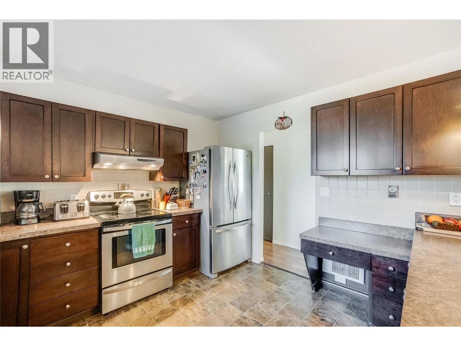 716 Lynnwood Crescent