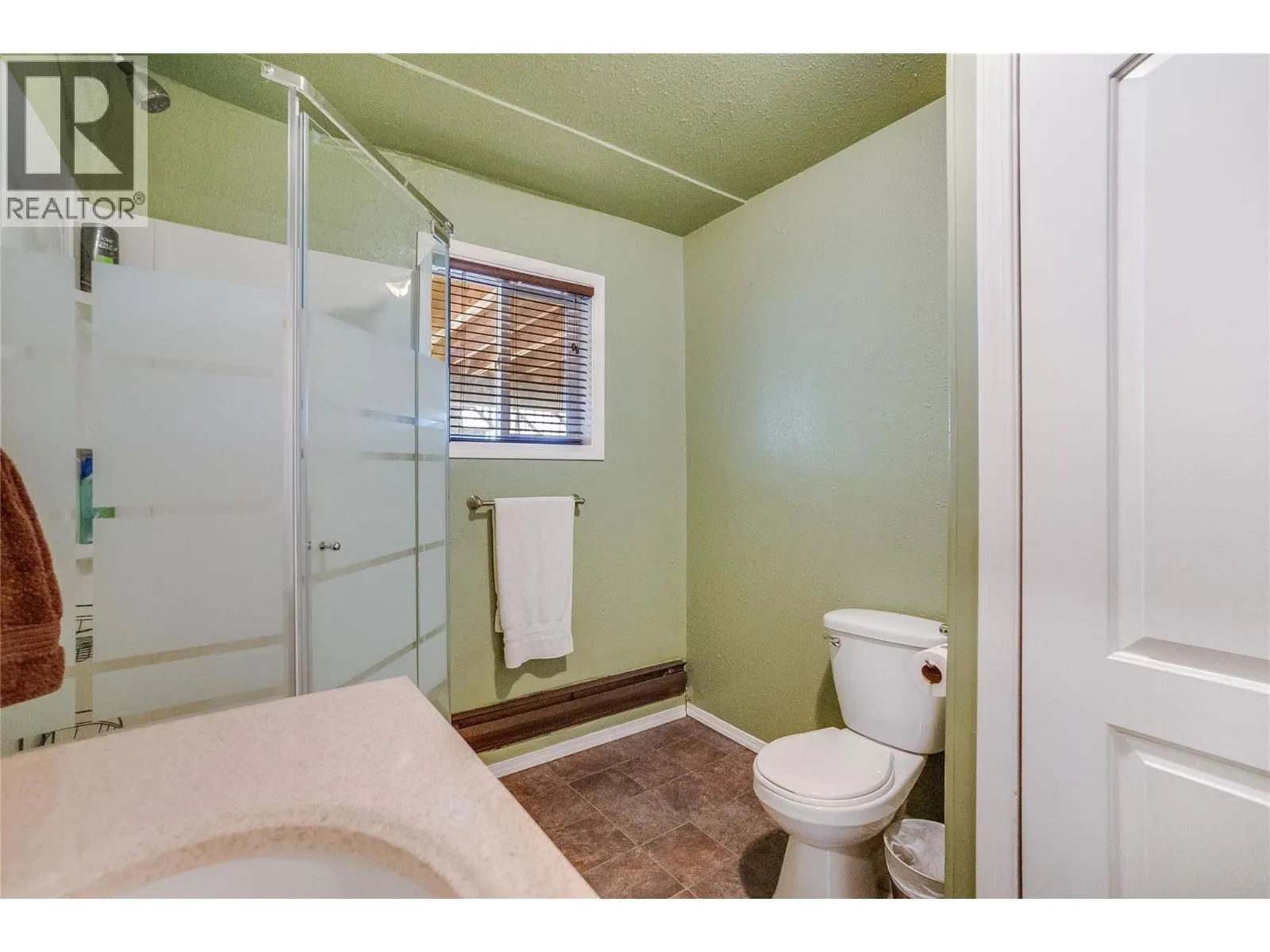 716 Lynnwood Crescent