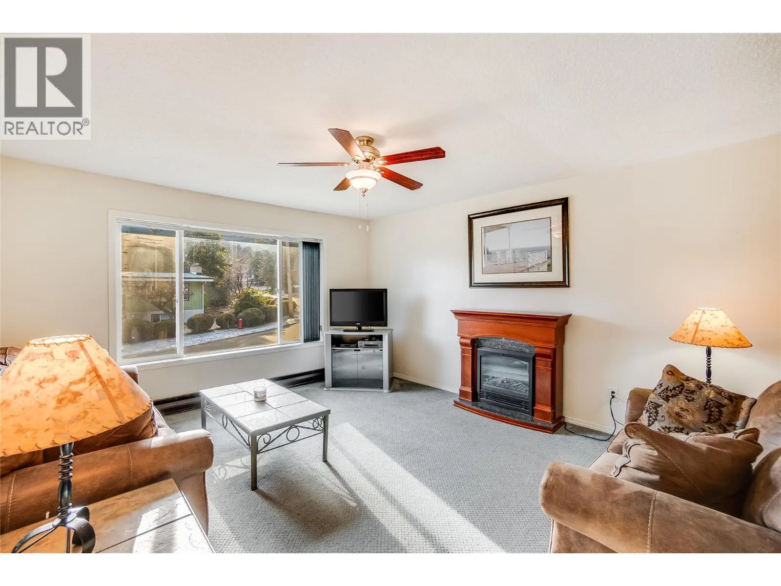 716 Lynnwood Crescent