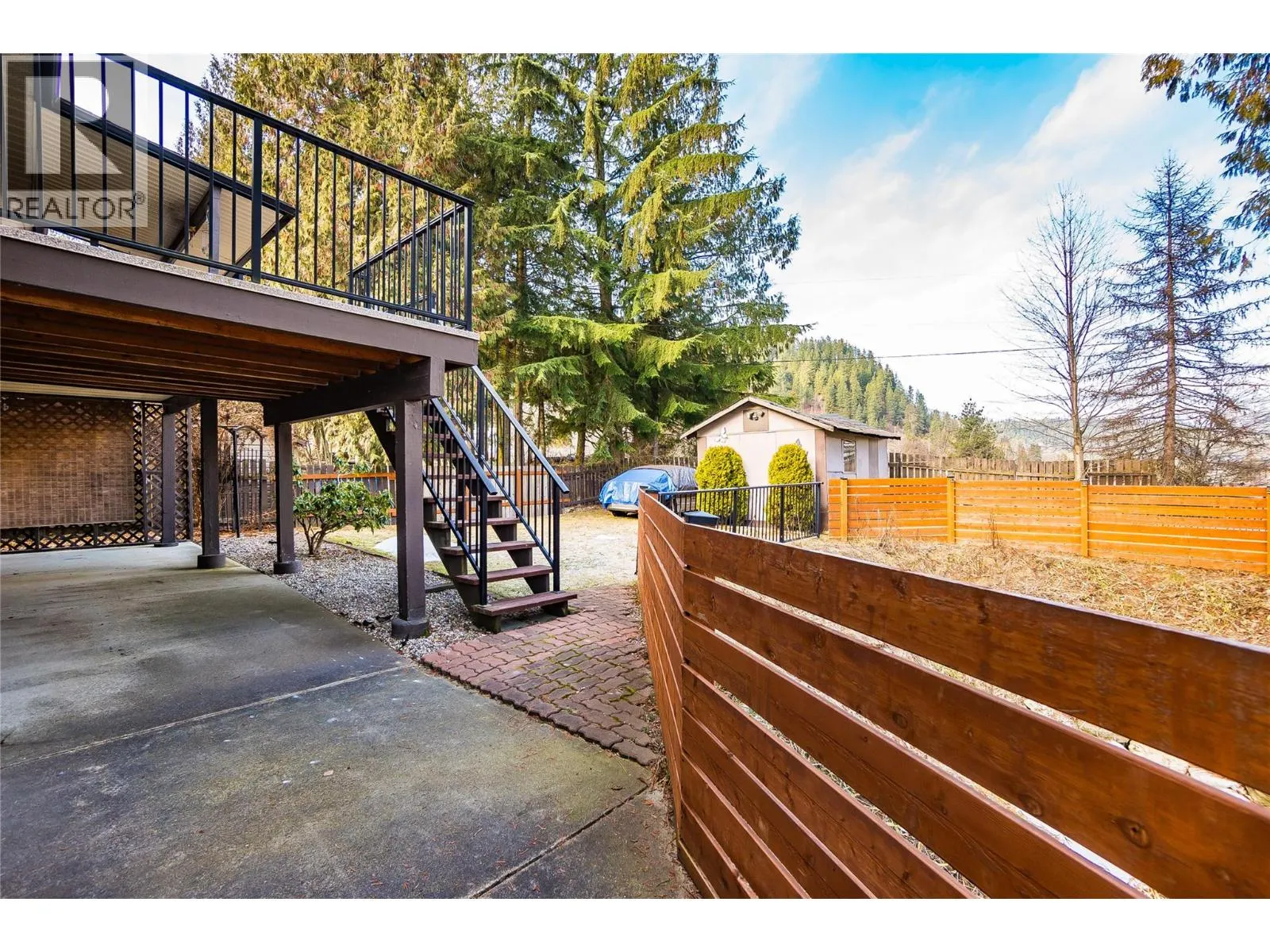 716 Lynnwood Crescent
