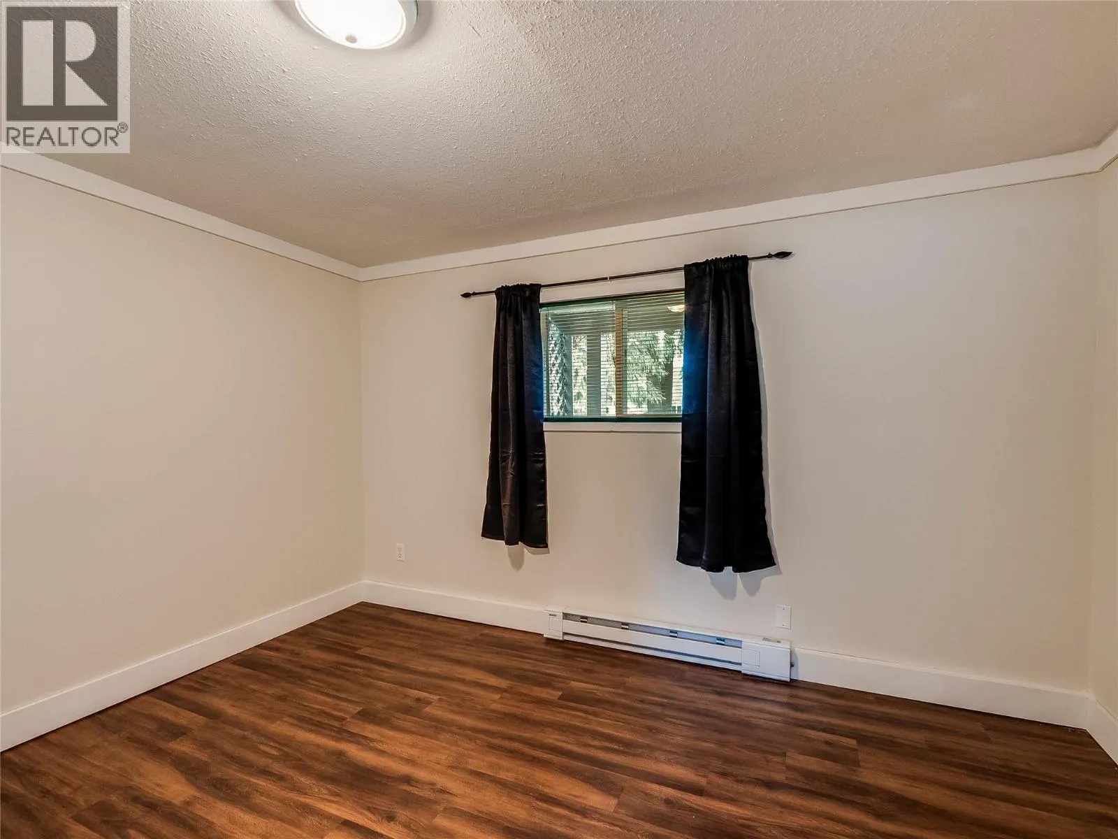716 Lynnwood Crescent