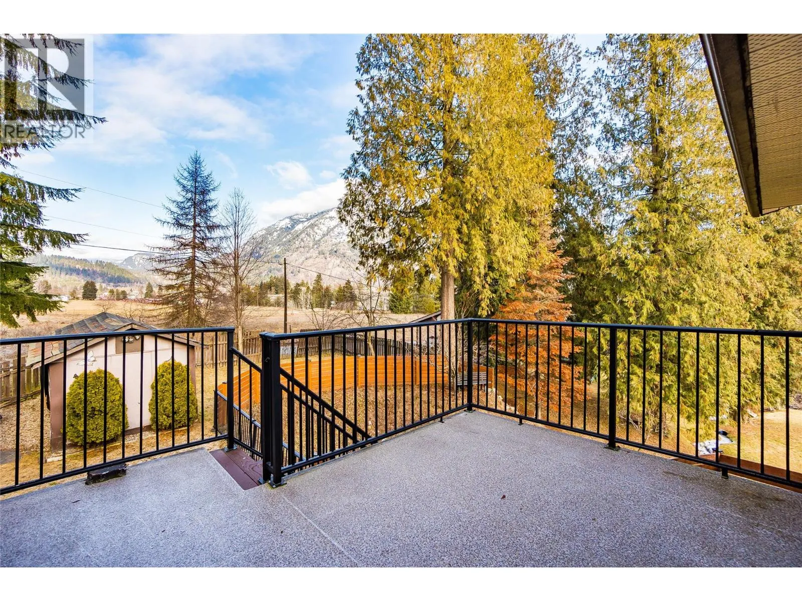 716 Lynnwood Crescent