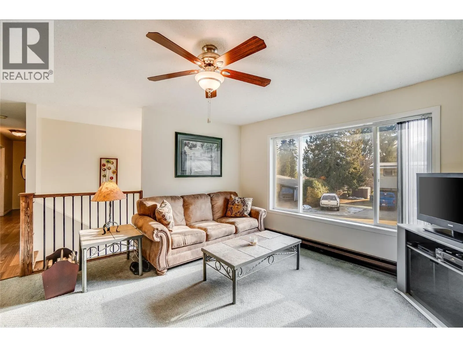 716 Lynnwood Crescent