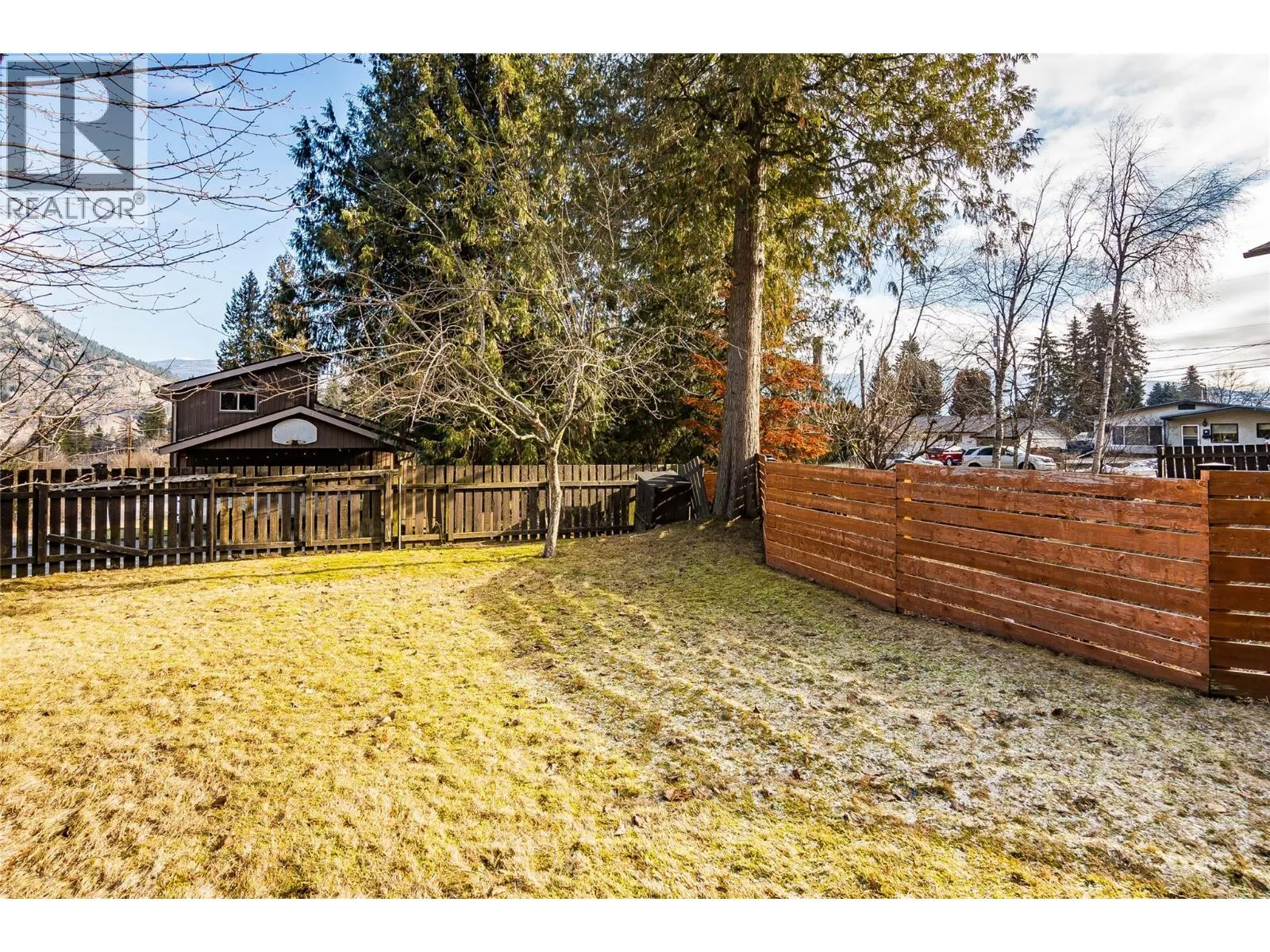 716 Lynnwood Crescent
