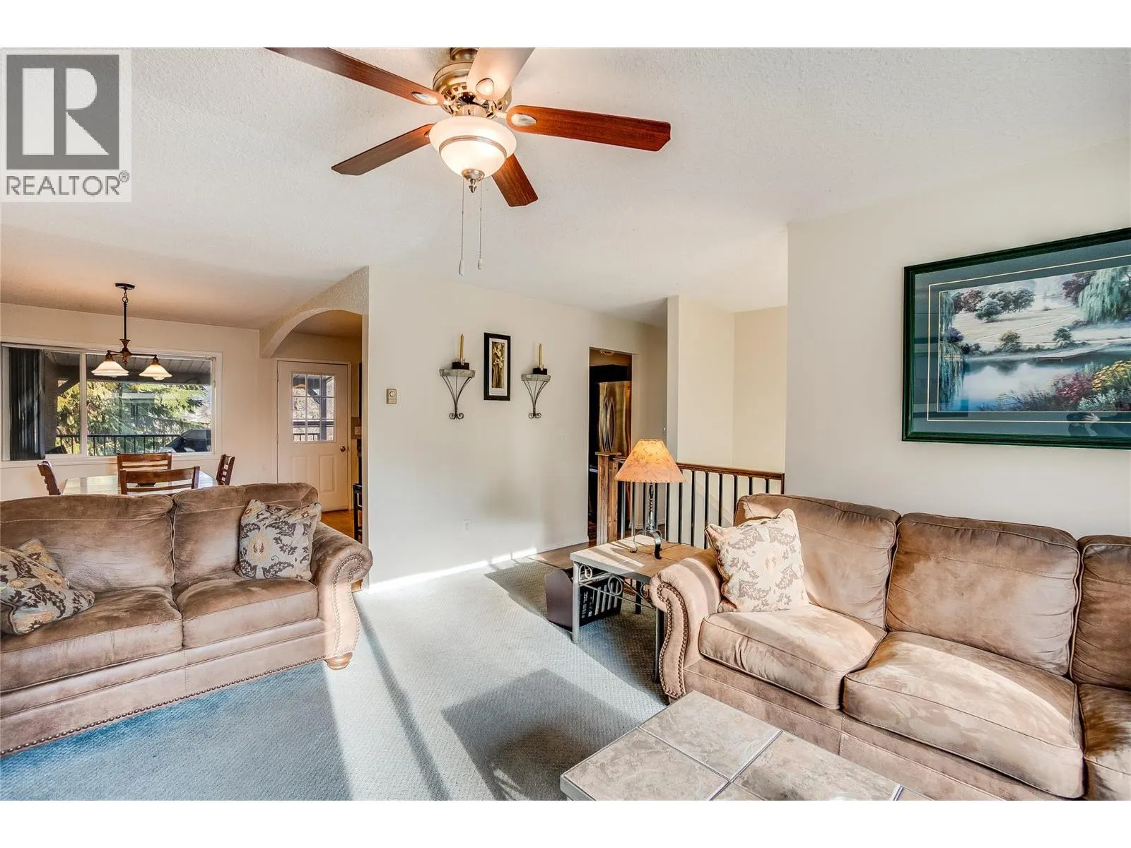 716 Lynnwood Crescent