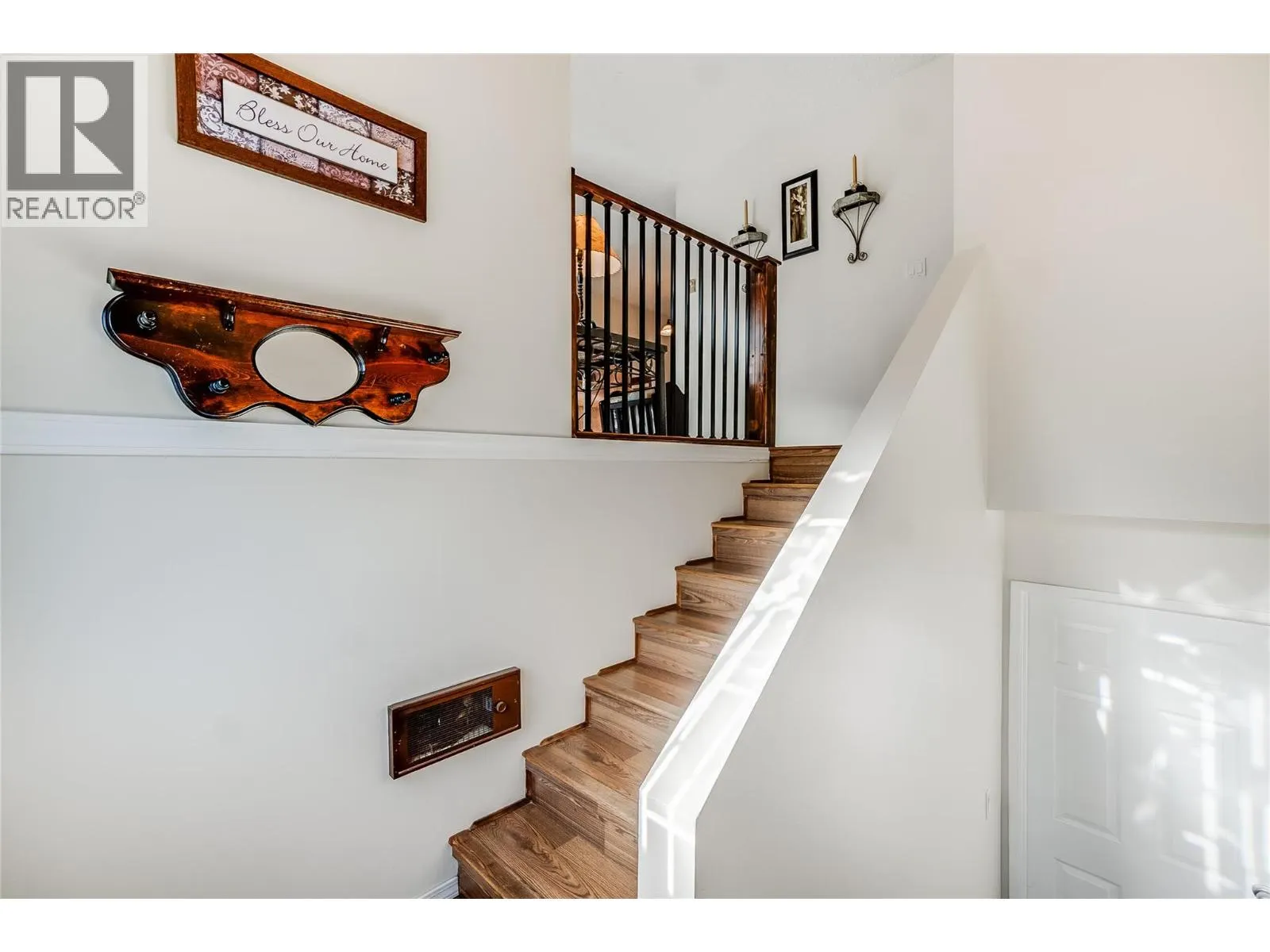 716 Lynnwood Crescent