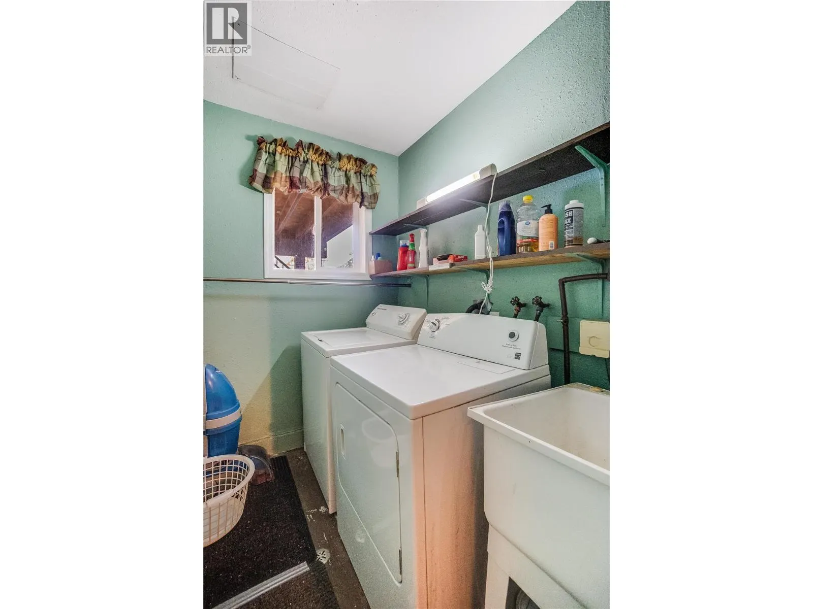 716 Lynnwood Crescent