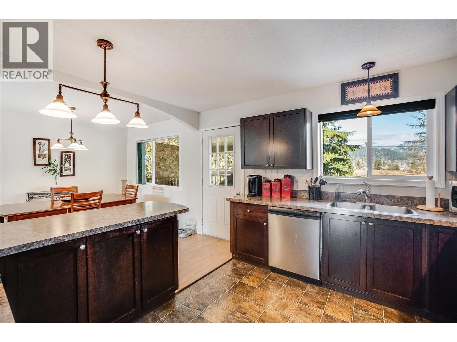 716 Lynnwood Crescent