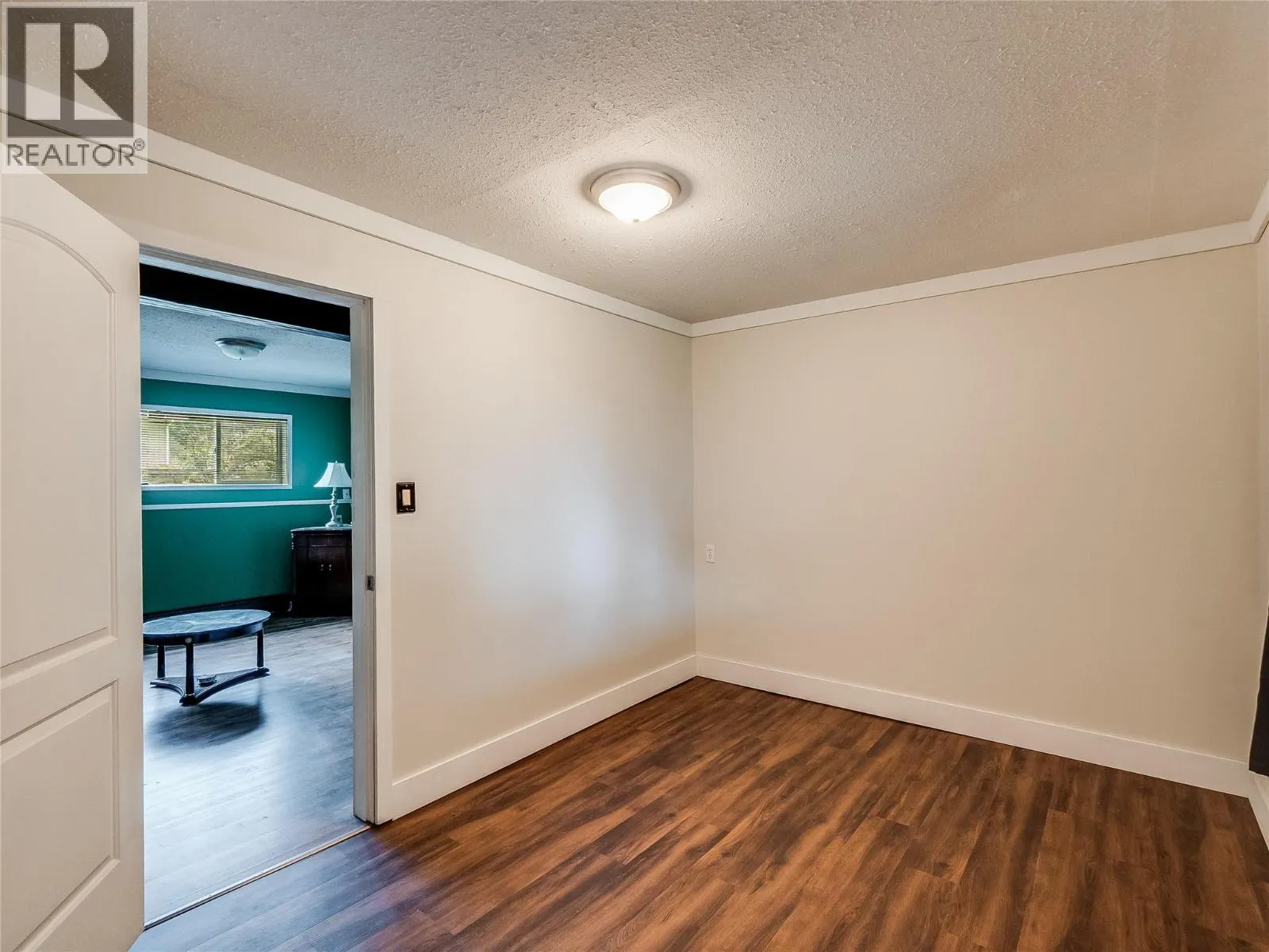 716 Lynnwood Crescent