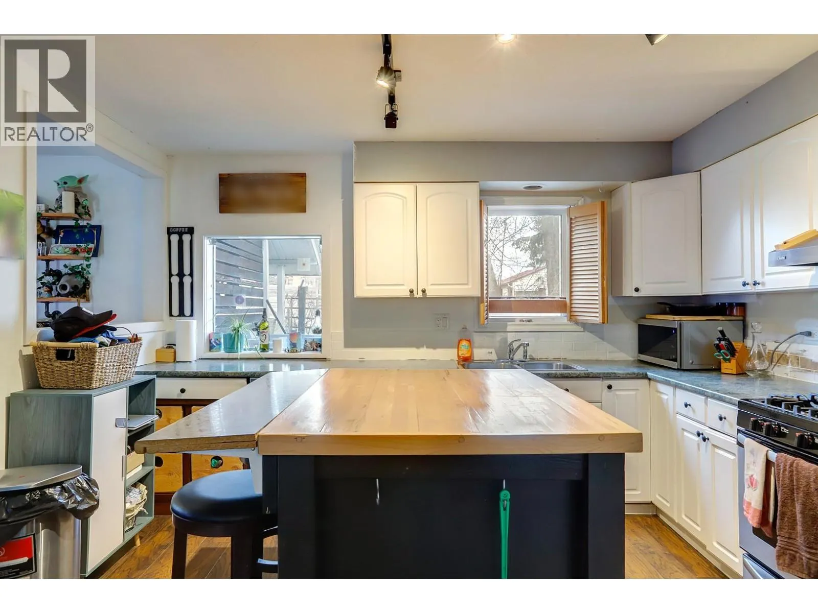 1703 33 Street