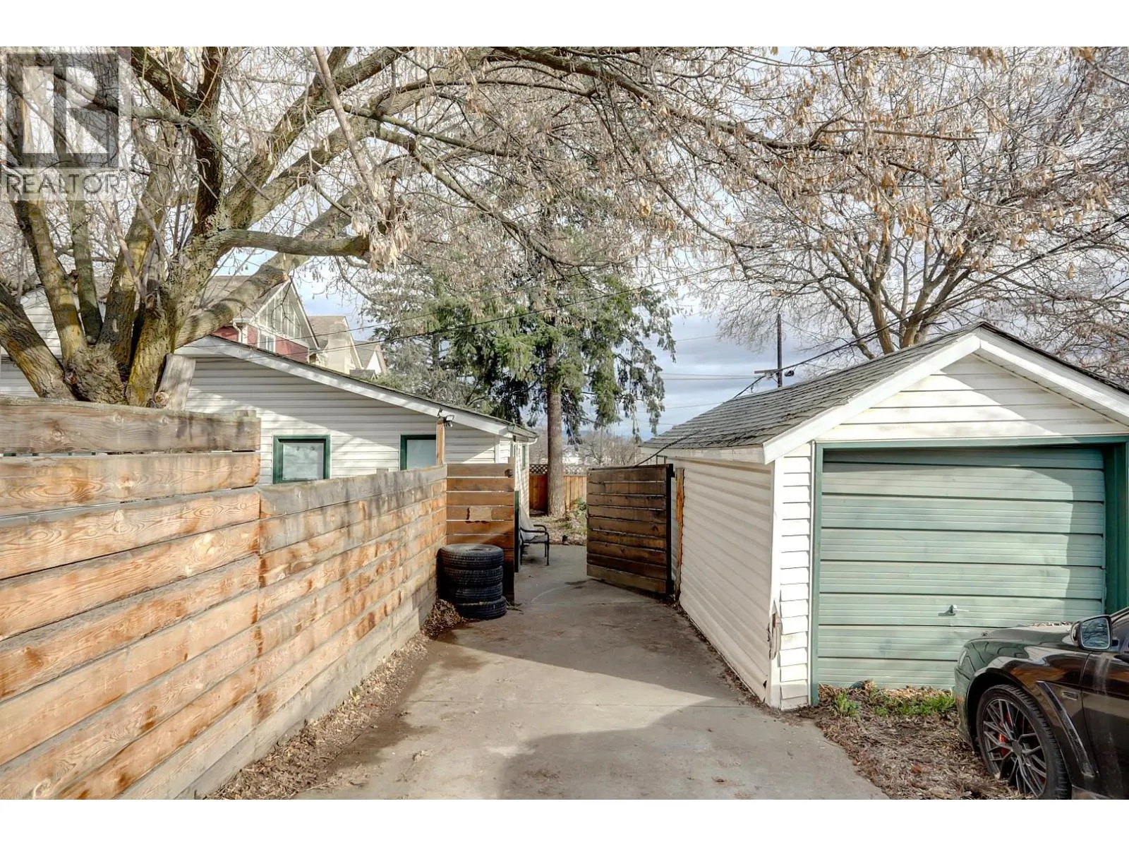 1703 33 Street