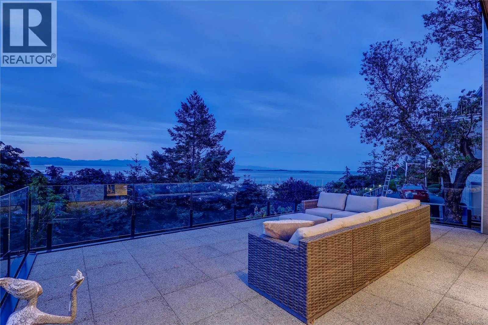 3450 Dolphin Dr