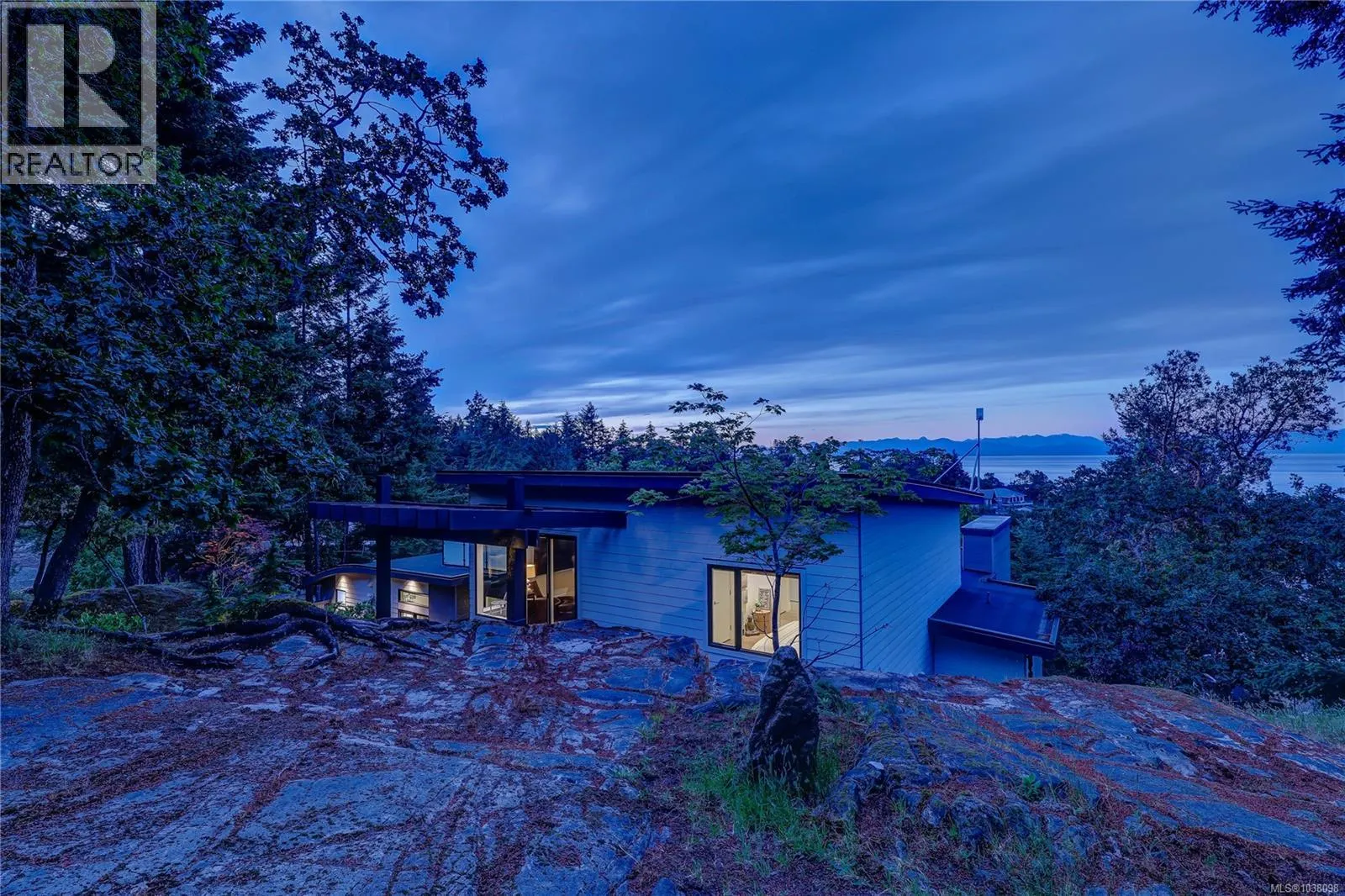 3450 Dolphin Dr