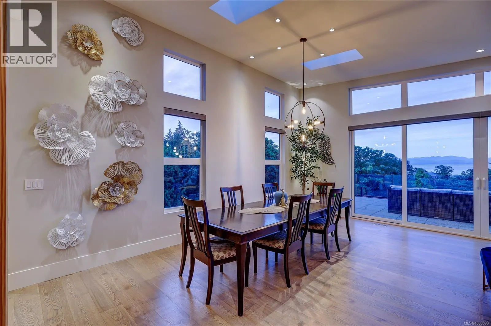 3450 Dolphin Dr