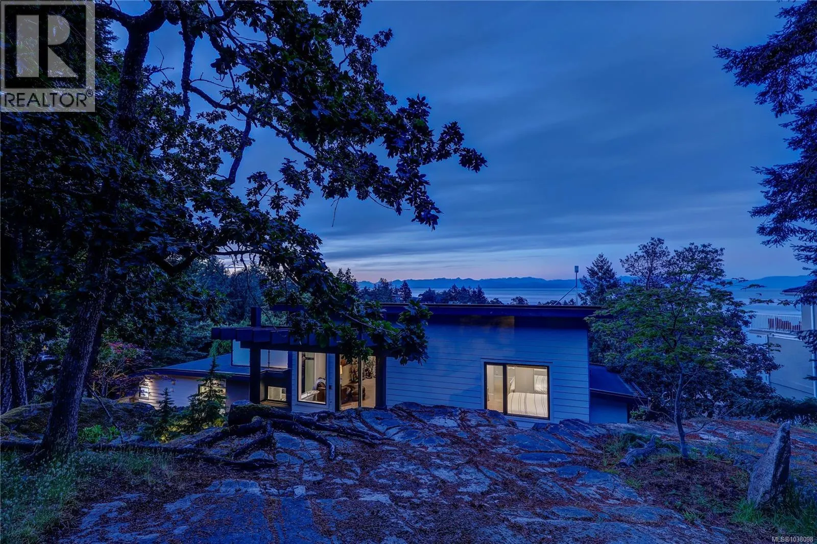 3450 Dolphin Dr