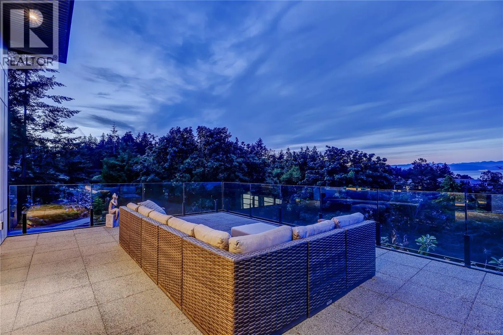 3450 Dolphin Dr