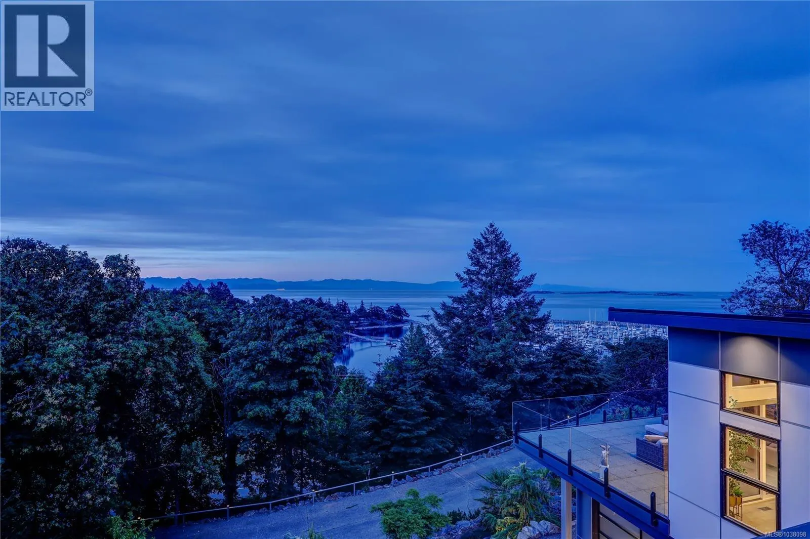 3450 Dolphin Dr