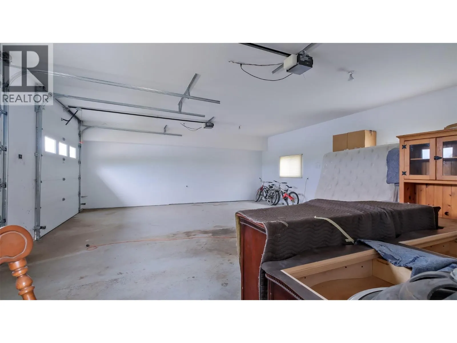 5711 White Street