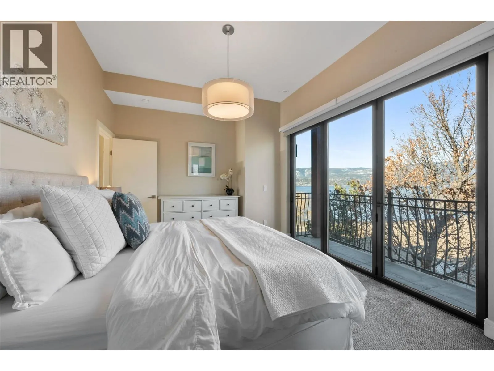 3756 Lakeshore Road Unit# 18