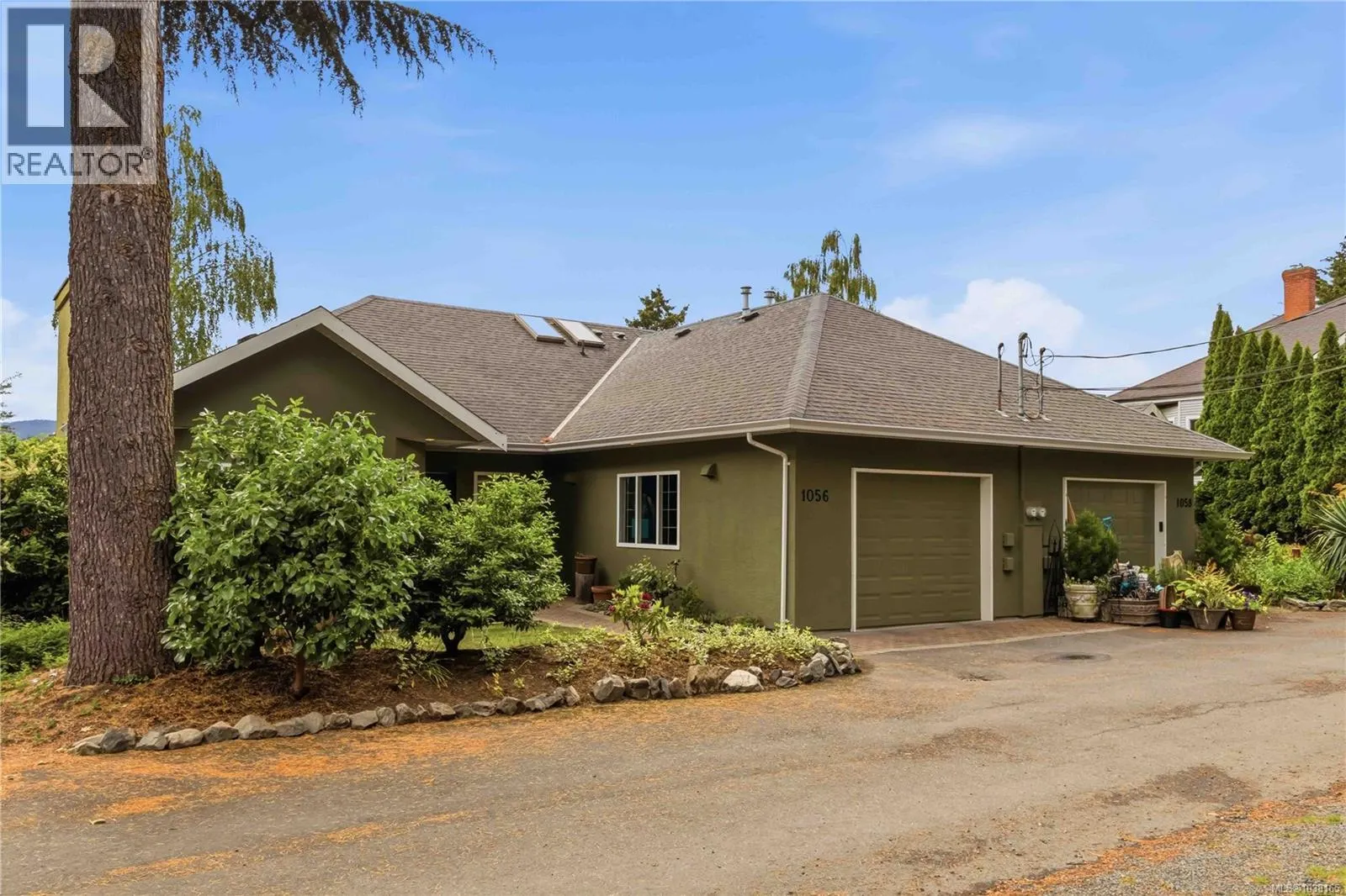 1056 Holly Park Rd