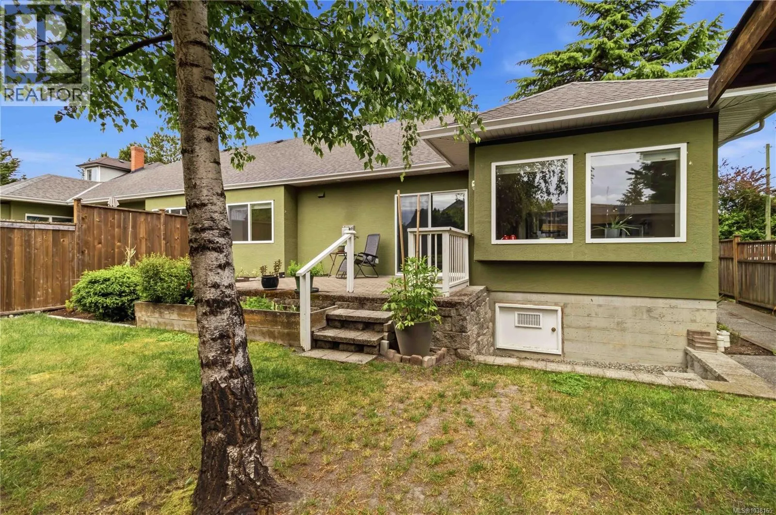 1056 Holly Park Rd