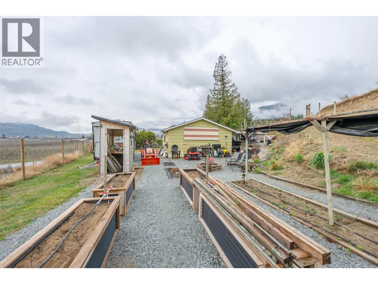 1418 FAIRVIEW Road