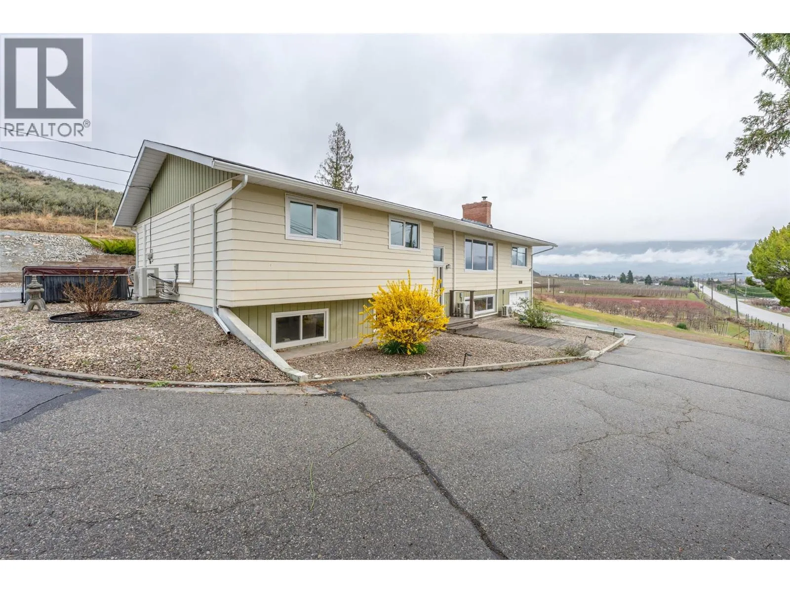 1418 FAIRVIEW Road