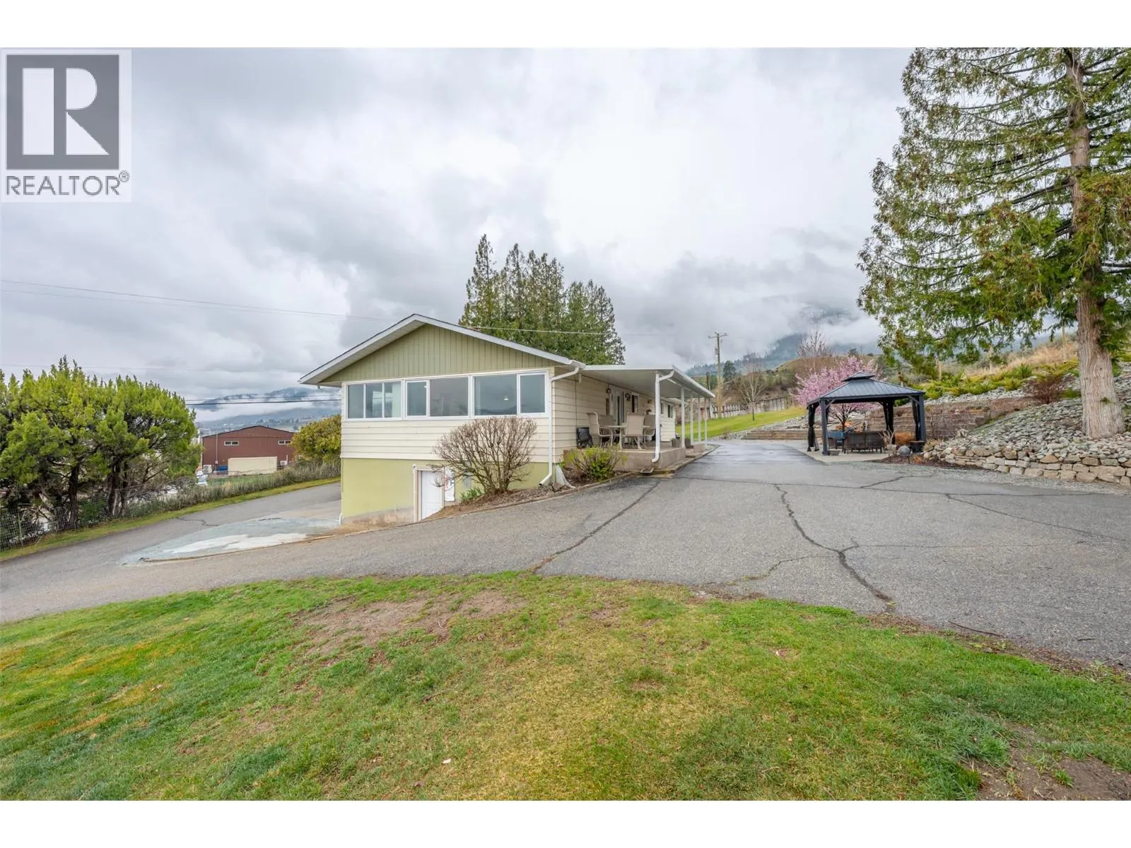 1418 FAIRVIEW Road