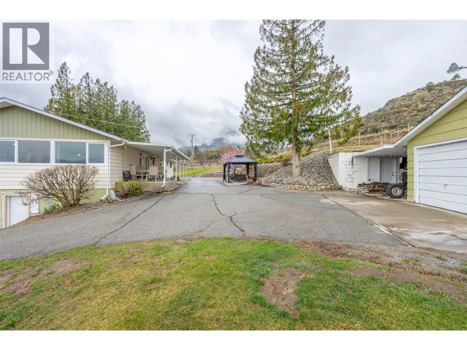 1418 FAIRVIEW Road