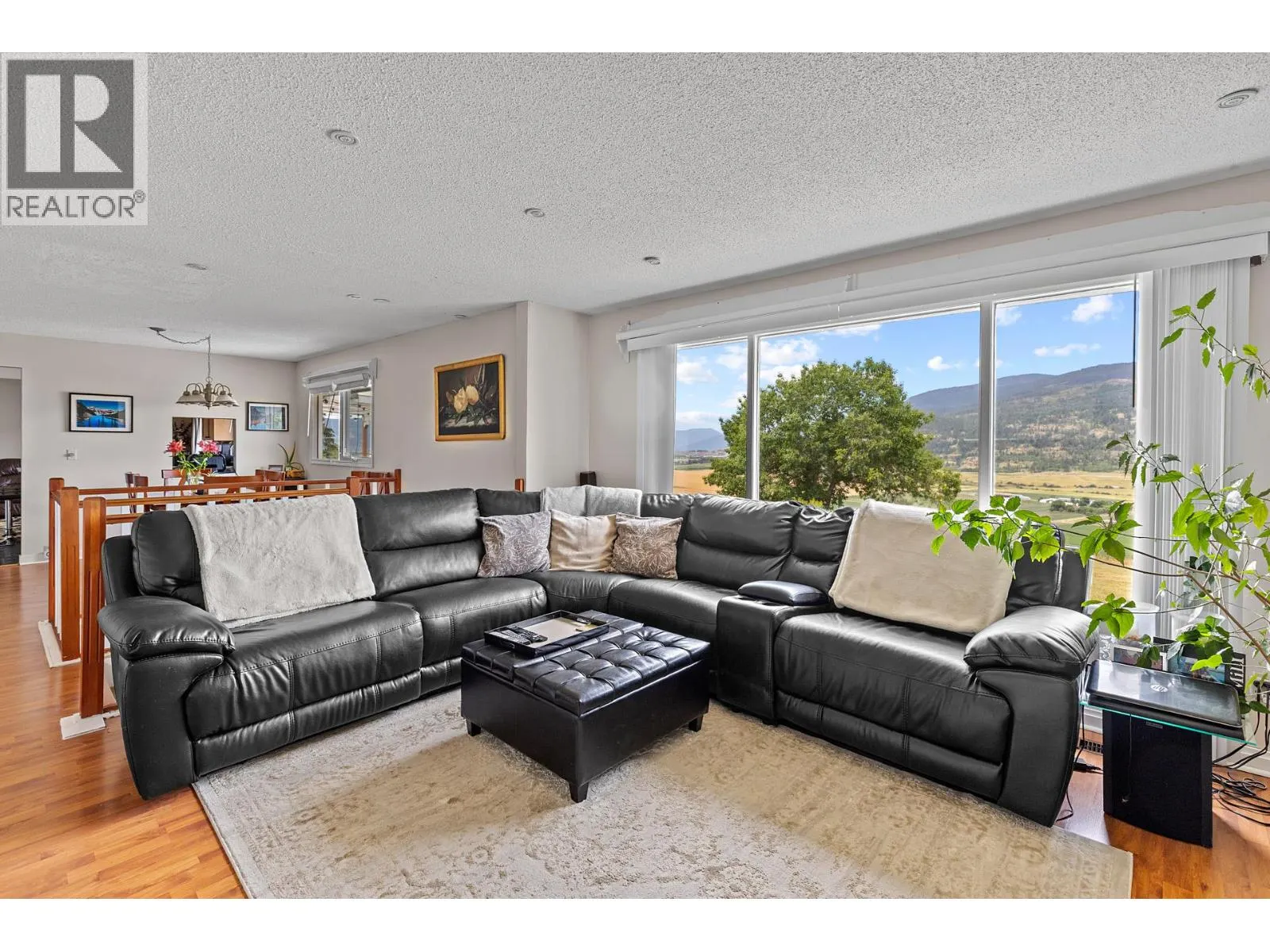 136 Stepping Stones Crescent