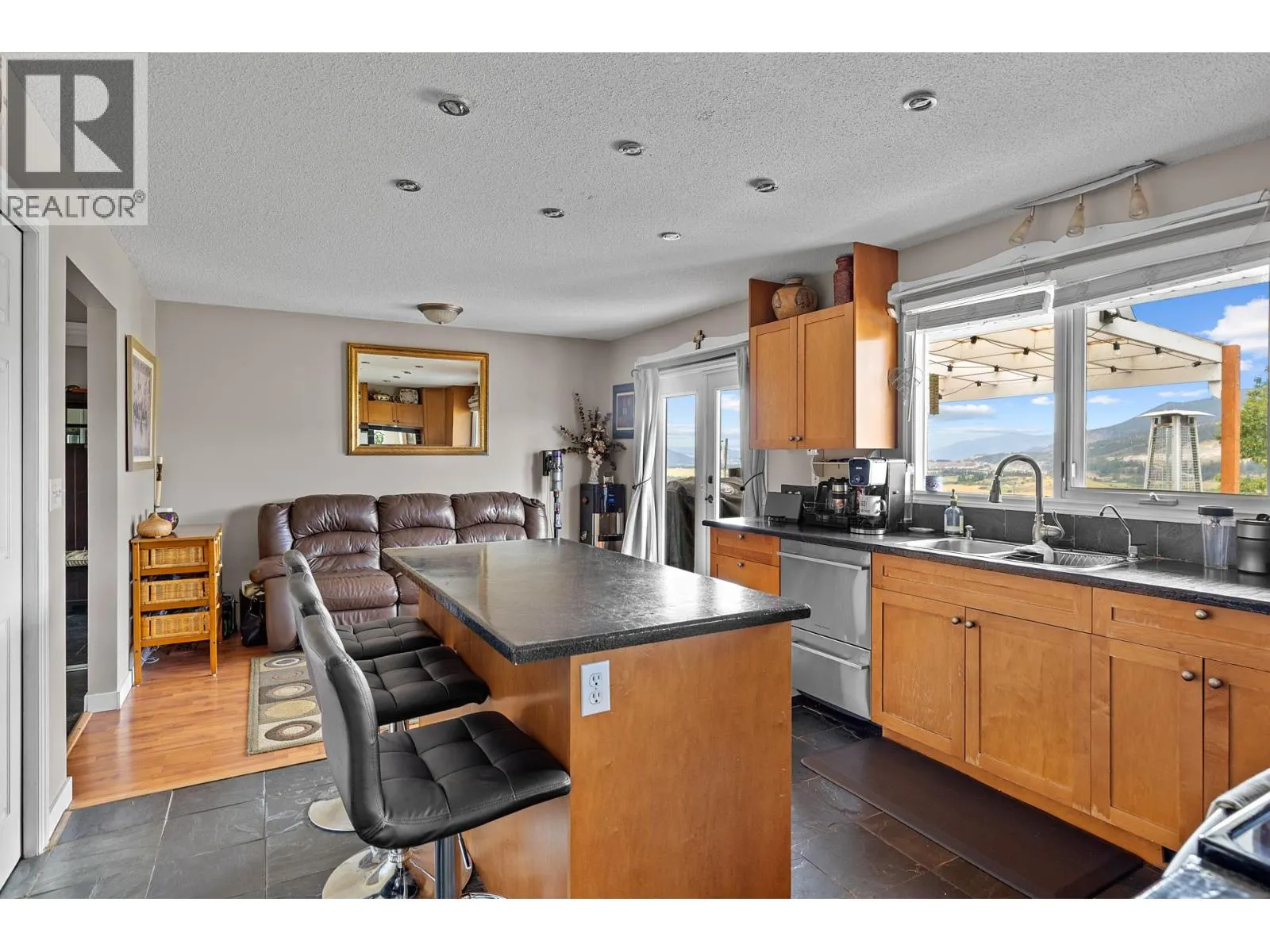 136 Stepping Stones Crescent