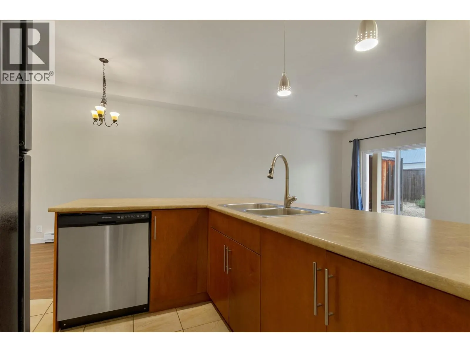4205 27 Street Unit# 103