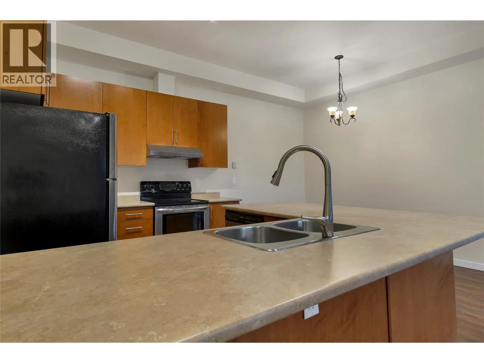 4205 27 Street Unit# 103