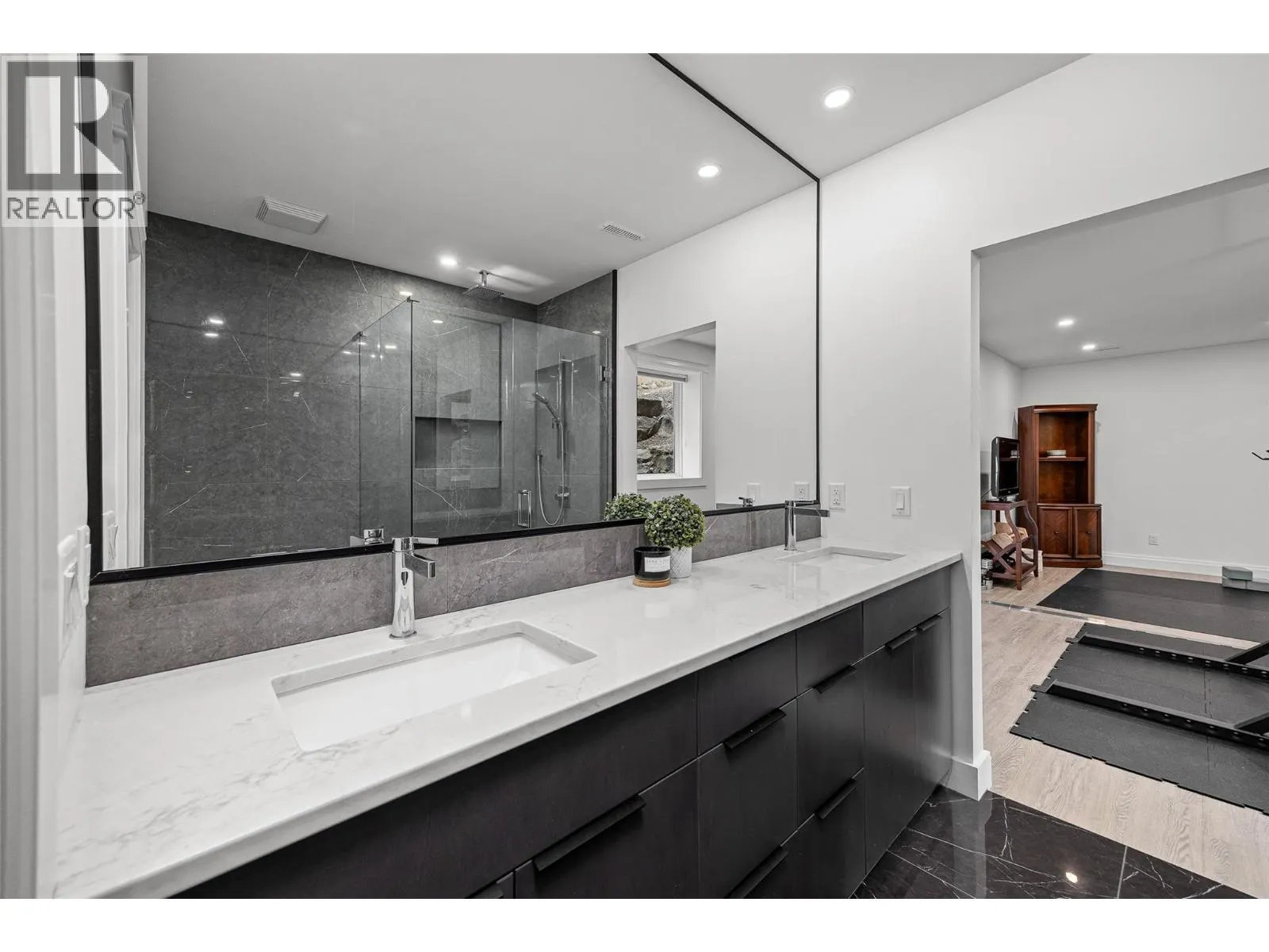 2584 Lucinde Road